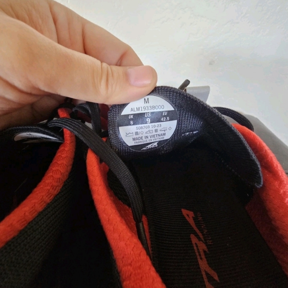 Altra Black and Red Sneakers - Picture 7 of 9